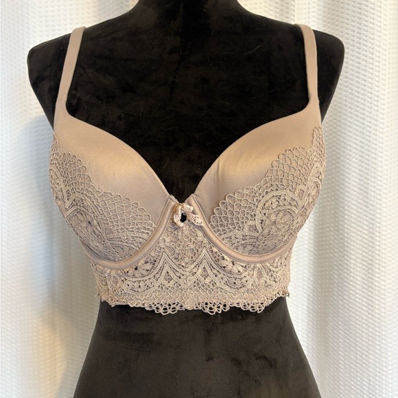 Victoria’s Secret Body by Victoria lined demi lace bra size 34D - Picture 1 of 8
